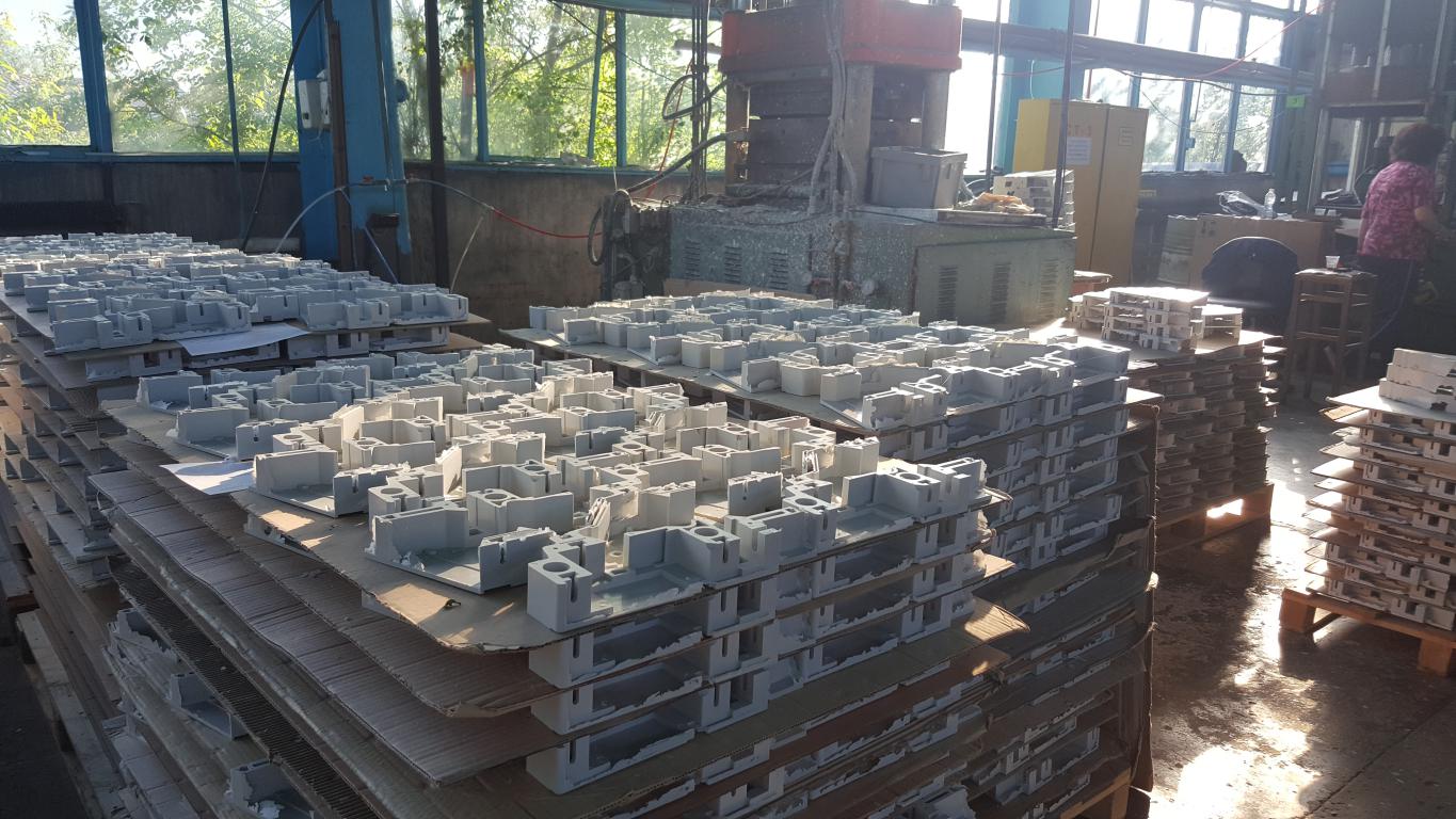 Molding of thermosetting polymers